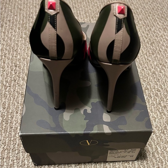 Valentino Pointed Toe Pump. The Color is Camouflage Green w/ a Neon Pink. - Picture 5 of 7